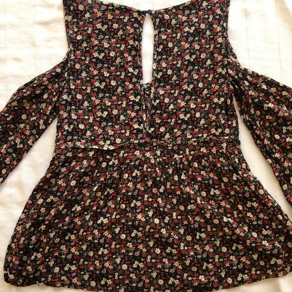 Floral cold shoulder top - Picture 2 of 6